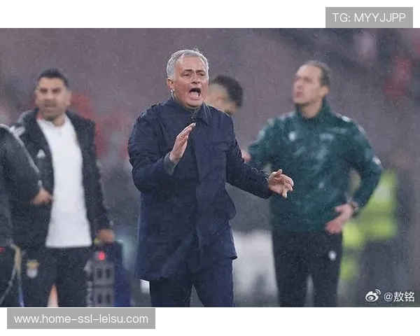 本菲卡小组赛末轮4-2逆转皇马，门将特鲁宾补时头球绝杀